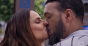 Beijo de Viviane Araújo e Belo em ‘Três Graças’ decepciona fãs; entenda