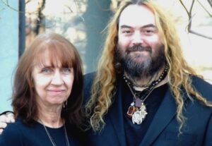 Max e Gloria Cavalera lamentam a morte da filha Christina: “Sentiremos sua falta”