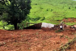 Luto: Família inteira morre soterrada durante fortes chuvas em MG