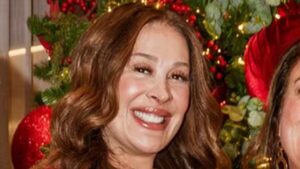 Parecidas? Claudia Raia celebra aniversário de 65 anos da irmã com fotos raras