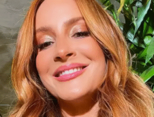 Claudia Leitte reage a ofensas e pancadaria marca desfile em João Pessoa; veja vídeo