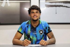 Bruninho assina primeiro contrato profissional e “afronta” o pai: “Realização”