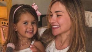 Por que a filha de Virginia Fonseca parou de comer chocolate preto?