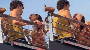 Especialista em leitura labial indica o que Bruna Marquezine teria dito a Shawn Mendes em viral romântico no carnaval