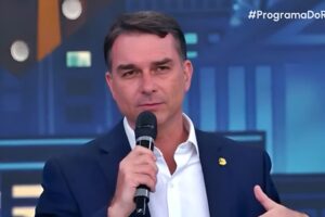 Flávio Bolsonaro quebra silêncio e fala sobre escândalo das ‘rachadinhas’