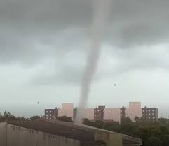 Tornado atinge Pelotas e deixa rastro de danos nesta quinta-feira. Veja Vídeo