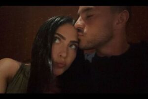 Jade Picon e André Lamoglia são vistos em clima de romance no elevador