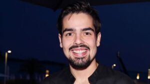 João Silva, filho de Faustão, é visto aos beijos com influenciadora em camarote