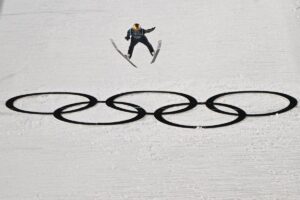 Jogos de Inverno: WADA apura suspeita de aumento peniano para vantagem no salto de esqui