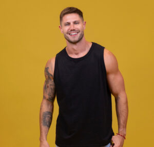 Jonas Sulzbach toma banho pelado no BBB26