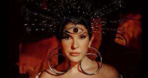 Poderosa na Sapucaí, Ju Ferraz cria reality show sobre bastidores de camarote do Carnaval