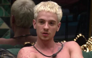 Juliano Floss chama atenção ao surgir de cueca branca durante banho no BBB26: “Marina tá bem servida”