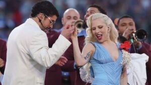 Lady Gaga traz mensagem oculta em look do Super Bowl com Bad Bunny: descubra o segredo