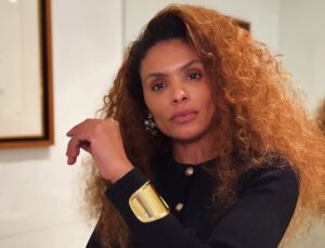 Atriz reage a assalto e fica gravemente ferida; VEJA VÍDEO