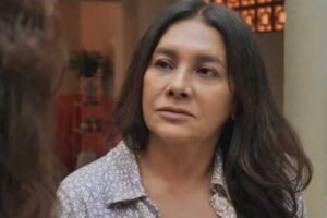 Dira Paes explica o excesso de tosse da personagem em ‘Três Graças’