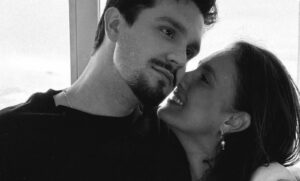 Luan Santana emociona fãs com foto rara ao lado da mãe