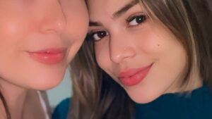 Mãe de Melody surge em foto rara com a cantora e semelhança impressiona: ‘Iguais’