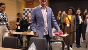 Aos 61 anos, ex-galã da Globo troca novelas por vida de luxo na Europa e negocia fortunas