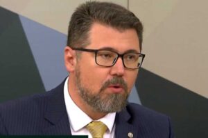 Deputado defende porte de armas para docentes após morte de professora: ‘Estado é incapaz de fornecer proteção’