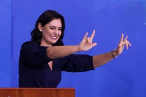 Michelle Bolsonaro não usou PL Mulher para ajudar Flávio nem uma vez: “Mimada”