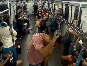 Homem acusado de praticar assaltos no metrô e planejar furtos no carnaval é preso; VEJA VÍDEO