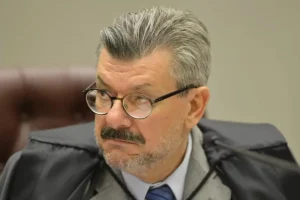 Jovem de 18 anos acusa ministro de importunação sexual