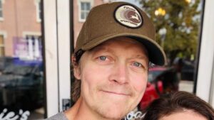 Morre Brad Arnold, vocalista da banda ‘3 Doors Down’, aos 47 anos