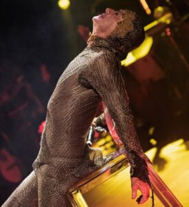 Agrado se prepara para contar para João Raul sobre o passado dos dois. Veja os resumos dos capítulos de Coração Acelerado