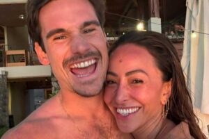 Nicolas Prattes homenageia 45 anos de Sabrina Sato: “Mergulhar em você”