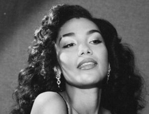 Saiba quem é a cantora britânica que ganhou o Grammy de melhor artista revelação