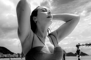 Paolla Oliveira posta foto de biquini e internautas comentam: “A mulher mais linda do Brasil”