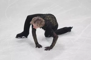 Patinador do “salto impossível”, Ilia Malinin cai e perde o pódio nos Jogos de Inverno