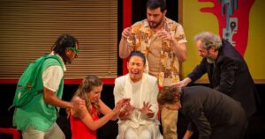 ‘O que é normal, afinal?’: Peça trata transtorno com humor para refletir sobre saúde mental