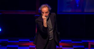 Daniel Dantas tenta combater ‘homem, branco, hétero’ como ‘regra do normal’ em peça