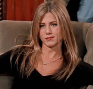 Natalie Portman, Larissa Manoela e Maisa Silva… Confira as famosas que amam minissaia!