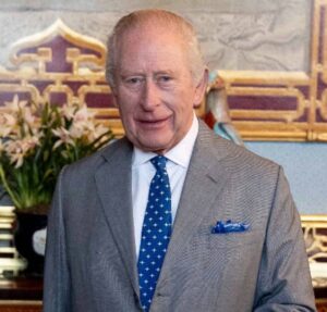 Rei Charles III é vaiado em evento real por causa das ligações de seu irmão, Andrew, com o caso Epstein, diz revista