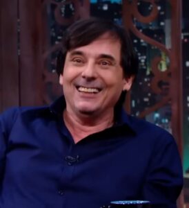 Arminda atenta contra Joélly, mas a jovem é salva por Raul. Confira aqui o que vai rolar nesta quinta-feira na novela Três Graças