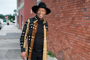 Morre Ron Kenoly, um dos maiores nomes da música gospel internacional, aos 81 anos