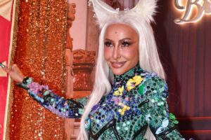 Sabrina Sato abre sua maratona no Carnaval com o corpo tatuado