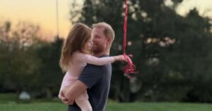 Meghan Markle publica foto rara de Harry com a filha Lilibet no Valentine’s Day