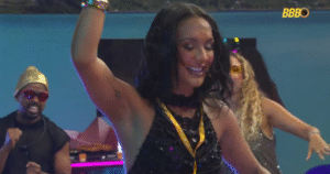 Resumo BBB26: madrugada tem troca de beijos e ‘bombardeio’ a Ana Paula