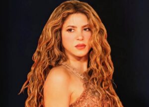Após anunciar show em Copacabana, Shakira celebra um ano de turnê