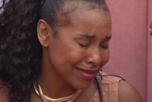  BBB26: Sol Vega chora ao arrumar as malas em dia de Paredão