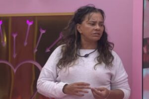 BBB 26: Solange Couto se recusa a dormir com sister e expõe: ”Mija na cama”