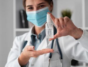 Cientistas desenvolvem spray que estanca hemorragias em menos de um segundo; VEJA