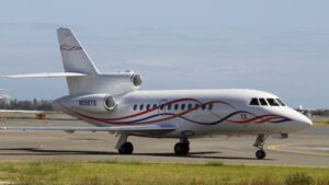 Bilionária e dona de império, cantora de 36 anos vende jatinho polêmico por cerca de R$ 40 milhões