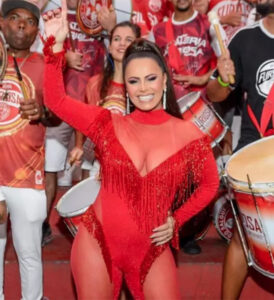 Sabrina Sato, Viviane Araújo, Susana Vieira… Relembre 11 tombos das famosas no Carnaval!