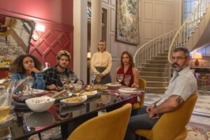 Três Graças: Arminda mostra sua crueldade em jantar com Raul, Joélly e Jorginho