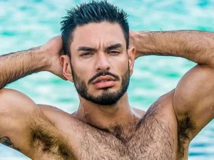 Médico diz ter sido demitido de hospital na Argentina após criar perfil em plataforma adulta