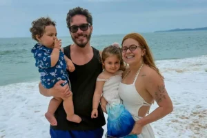 Após ter sintomas, Viih Tube faz teste de gravidez: ‘Que susto’